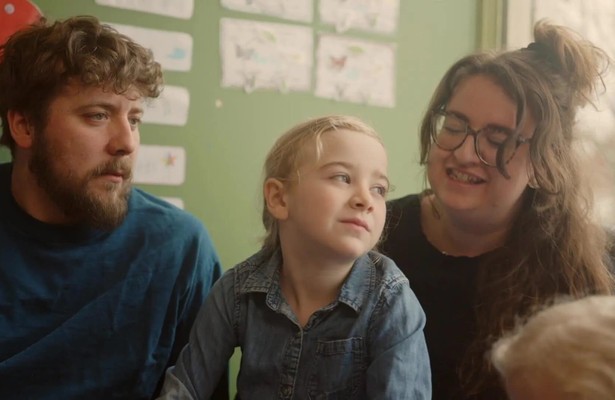 Petits curieux, grands écrans