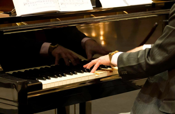 Roberto Giordano plays Brahms and Beethoven