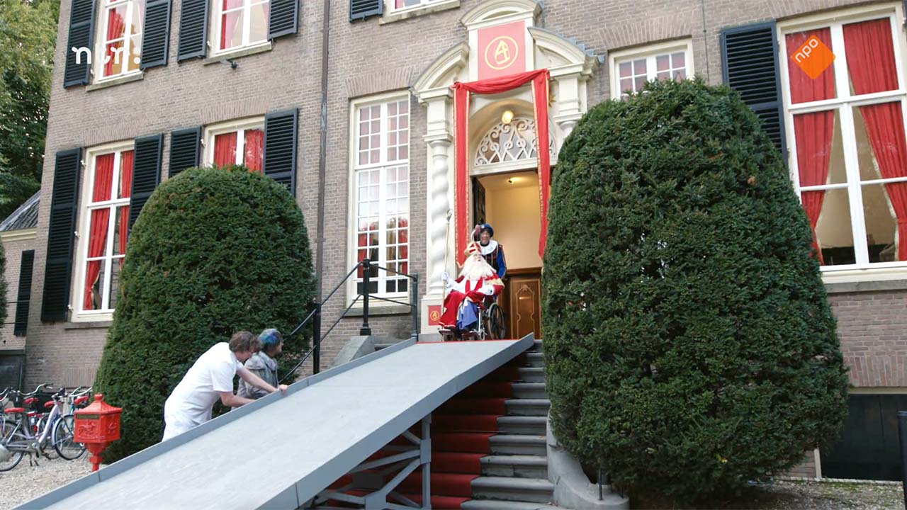 Sinterklaas kan niet wennen aan zijn rolstoel