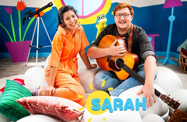 Sarah zingt