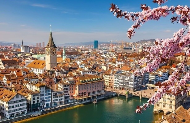 Schweiz - Unterwegs mit dem Postbus