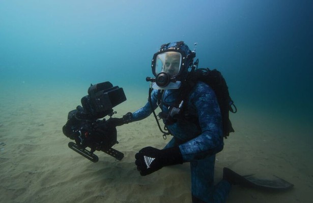 Sharks up close with Bertie Gregory