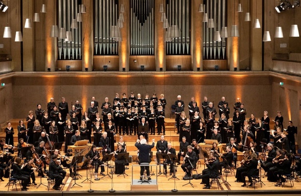 Sir Simon Rattle dirigiert die Matthäuspassion