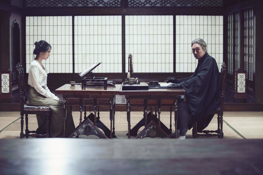 https://tvgidsassets.nl/upload/t/gd/the-handmaiden-2-9215289771-H-C4S.jpg