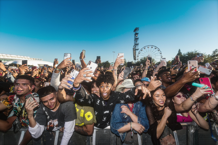 https://tvgidsassets.nl/upload/t/gd/trainwreck-the-astroworld-tragedy-2-9230165811-H-dpt.jpg