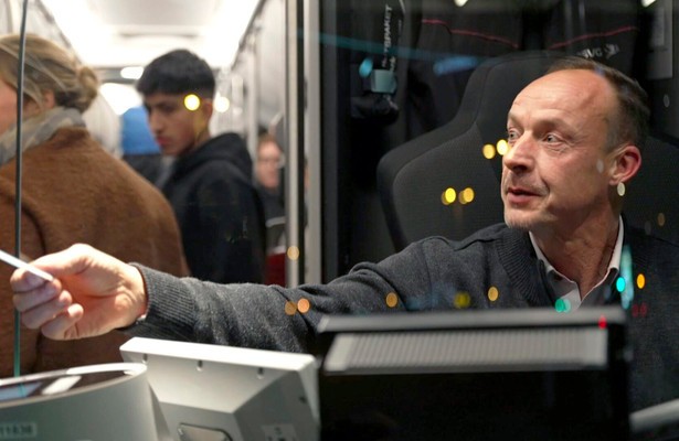Tagebuch einer Nacht - Unterwegs in Bus und Bahn
