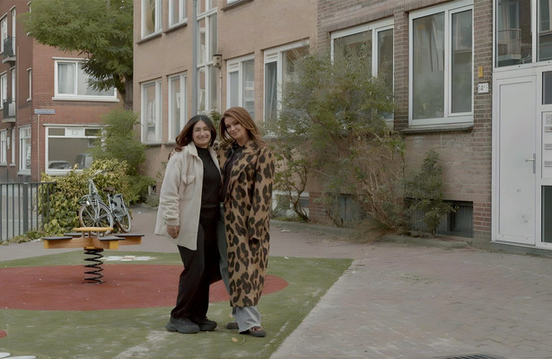 Vier handen op één buik