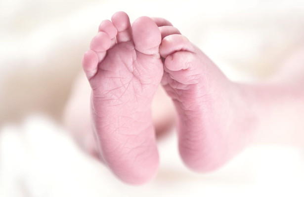 Vier handen op één buik