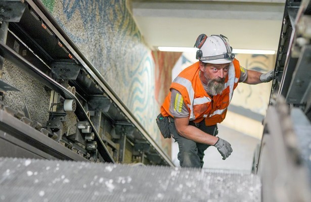 Wenn die Rolltreppe nicht mehr rollt - Monteure im Einsatz in Hannover