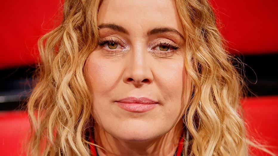 Anouk vecht tegen tranen in DWDD - TVgids.nl