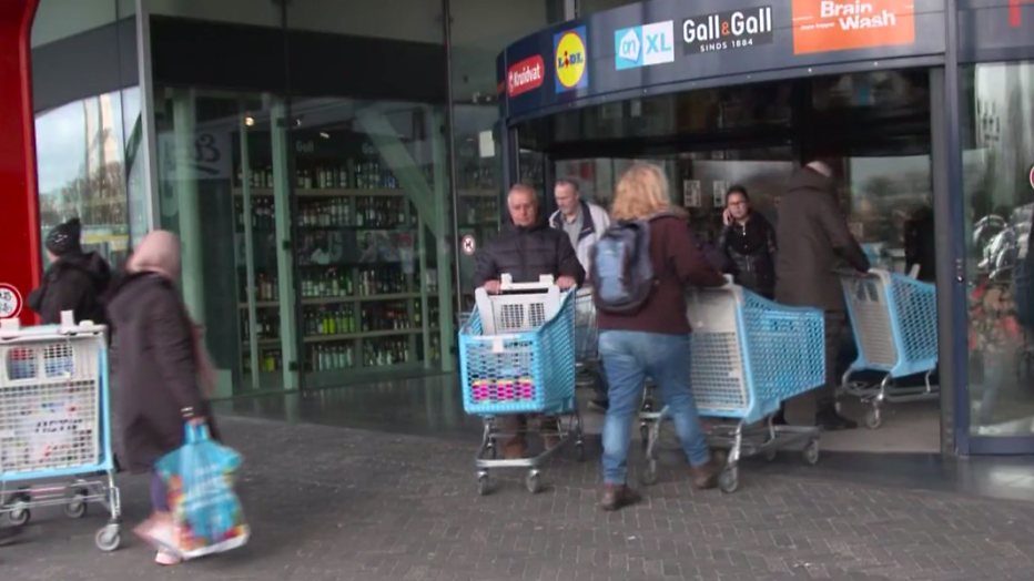 Kijk terug: Supermarkten geplunderd door maatregelen coronavirus - TVgids.nl