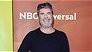 Simon Cowell loopt alweer na operatie aan gebroken rug