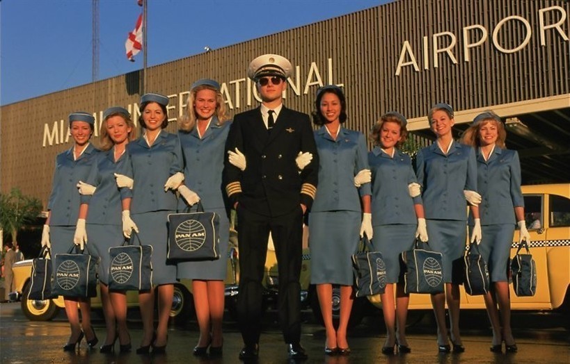 Catch Me If You Can Tom Hanks zit achter Leonardo Catch Me If You Can Tom Hanks zit achter Leonardo