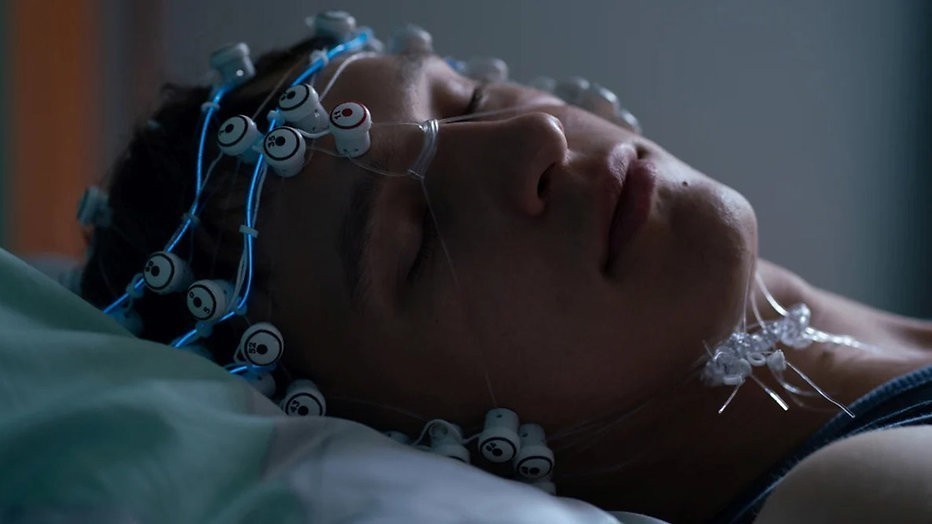 Open Your Eyes Serie Huiver! Trailer voor enge Poolse Netflix-serie Open Your Eyes - TVgids.nl