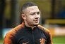 Iedereen boos op Memphis Depay na foto met leeuwenwelp
