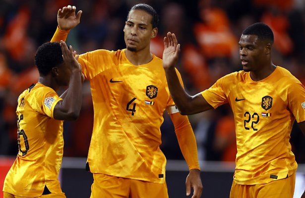Nederlands elftal wint van België.