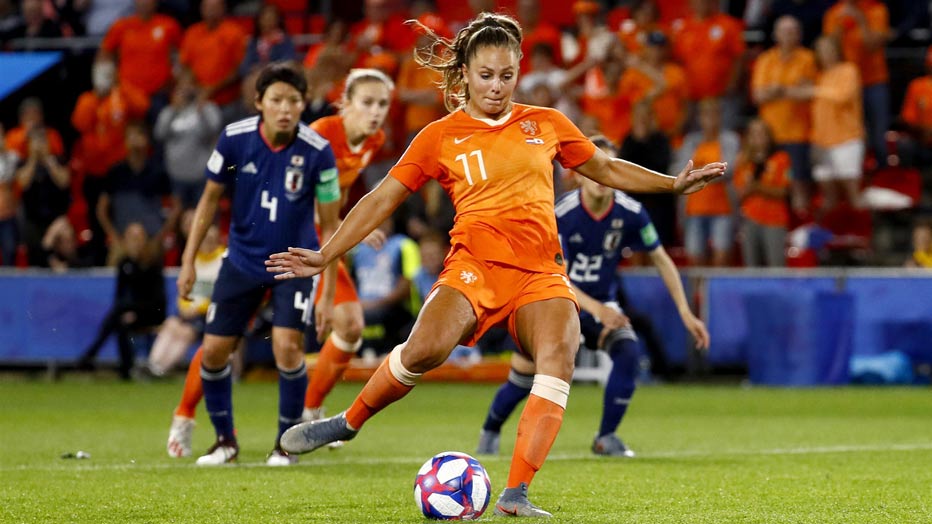 Lieke Martens in nieuwe serie MTV Cribs Footballers stay home TVgids.nl