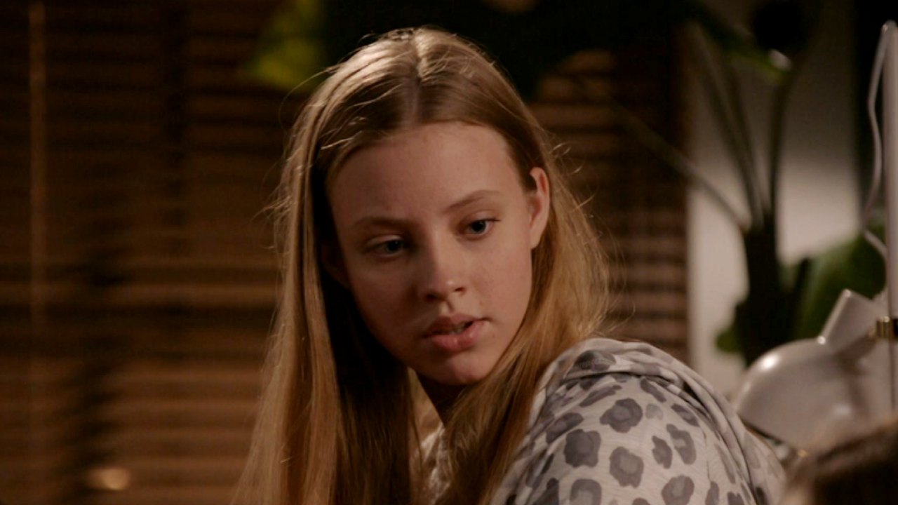 Nina maakt zich zorgen om Nola in Goede Tijden, Slechte Tijden - TVgids.nl