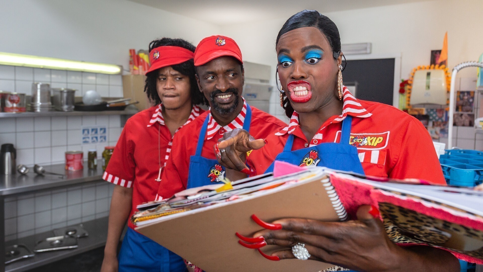 Jandino Asporaat vecht voor zijn liefje in Bon Bini Holland 2 - TVgids.nl