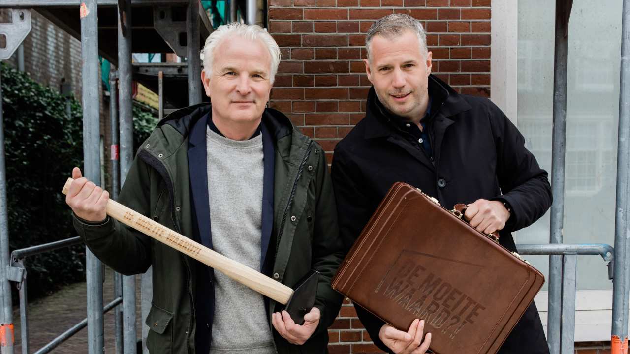 Tijl Beckand en Bob Sikkes voor het eerst te zien met nieuw programma De Moeite Waard?! TVgids.nl