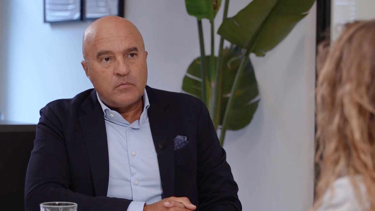John van den Heuvel reist met vader Kawa af naar Polen in Ontvoerd