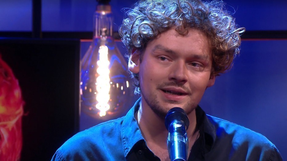 Video Soy Kroon zingt Toen Ik Je Zag van Antonie Kamerling TVgids.nl