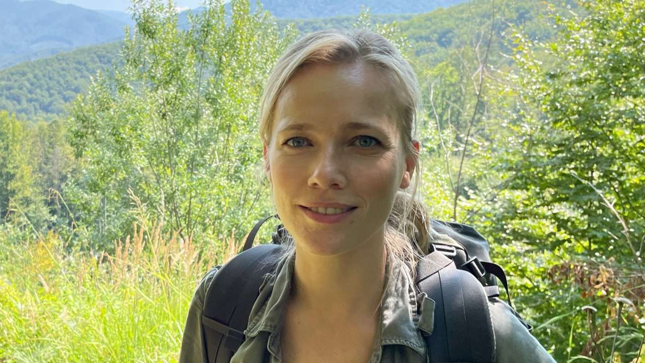 Jennifer Hoffman rekent af met kritiek 'Reizen doen we toch' TVgids.nl