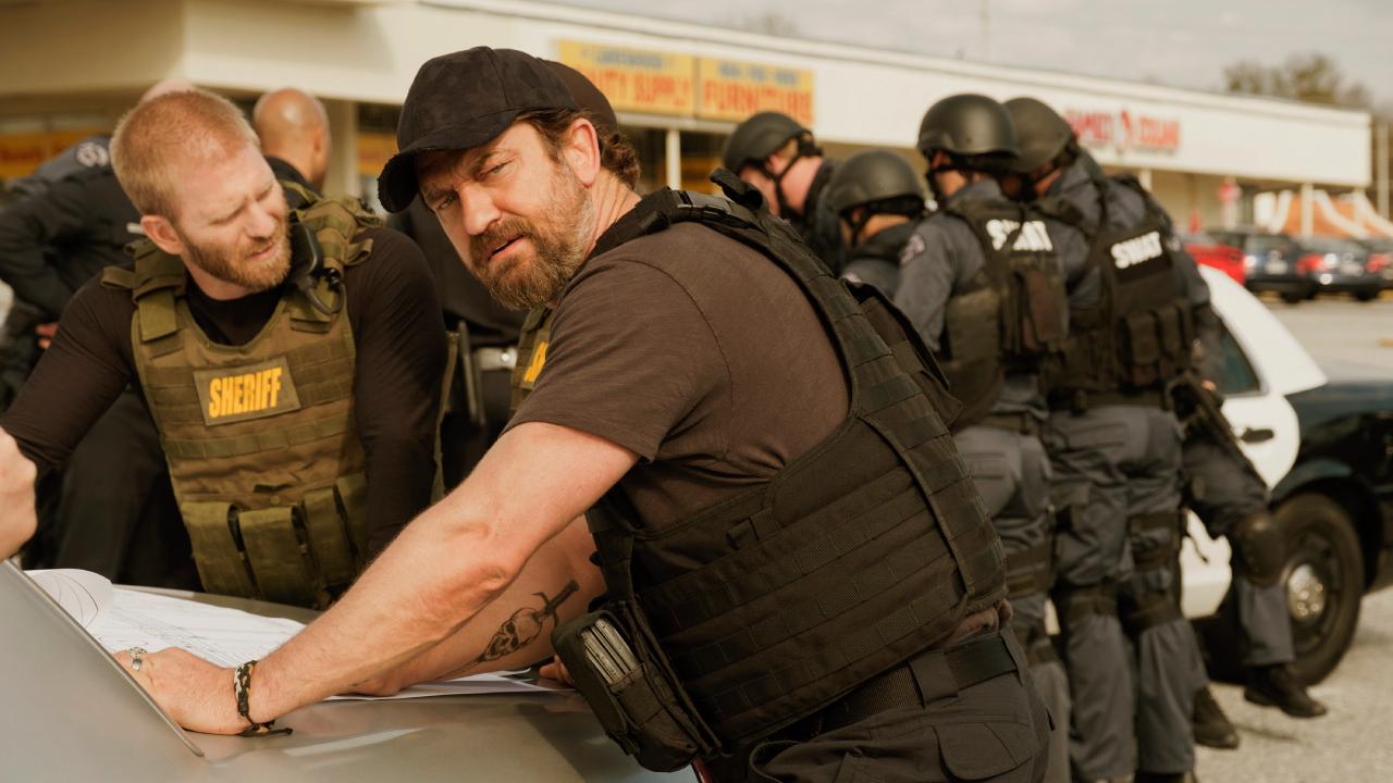 Gerard Butler as a corrupt cop in the crack Ten of Thieves