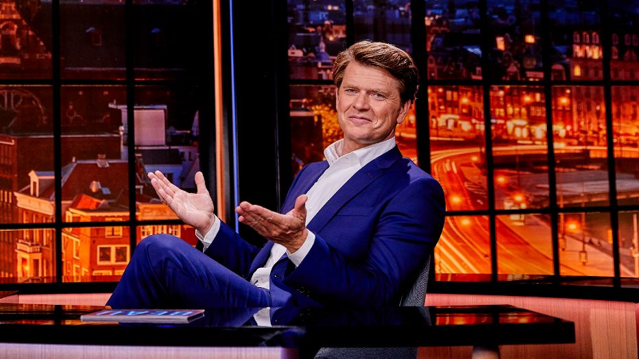 Beau van Erven Dorens is terug met zijn talkshow - TVgids.nl