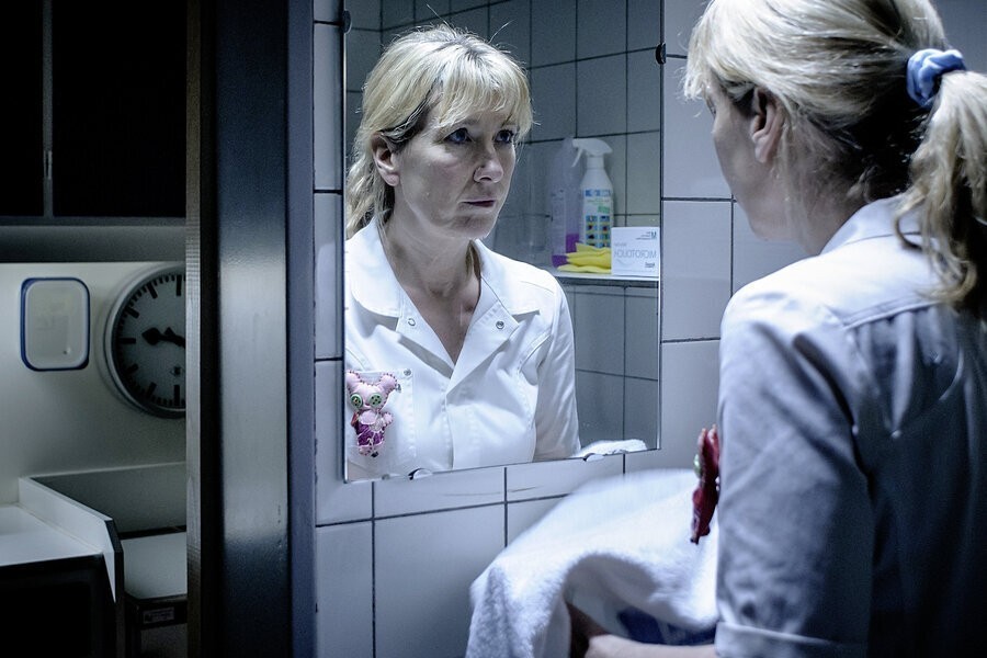 Is Ariane Schluter de engel des doods in Lucia de B.? - TVgids.nl