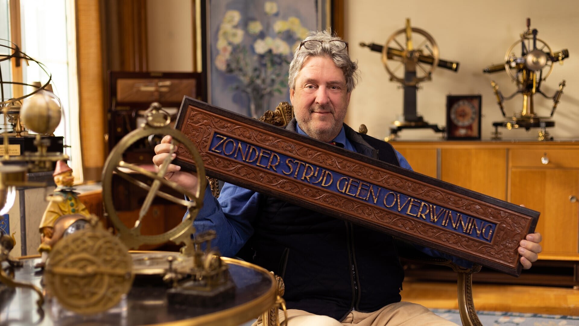 Alle ogen op Van Onschatbare Waardeexpert Bert Degenaar heeft hij interesse in een eerste type Alle ogen op Van Onschatbare Waardeexpert Bert Degenaar heeft hij interesse in een eerste type