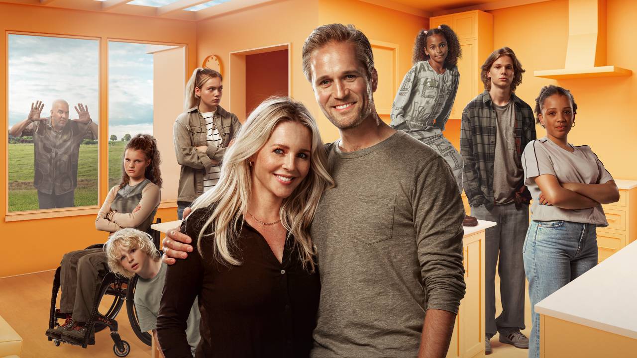 Dit zijn de eerste beelden van de nieuwe dramaserie Eén Grote Familie TVgids.nl Dit zijn de eerste beelden van de nieuwe dramaserie Eén Grote Familie TVgids.nl