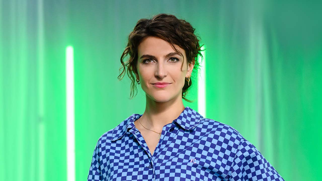anna-gimbr-re-licht-tipje-van-de-sluier-op-over-restaurant-van-de