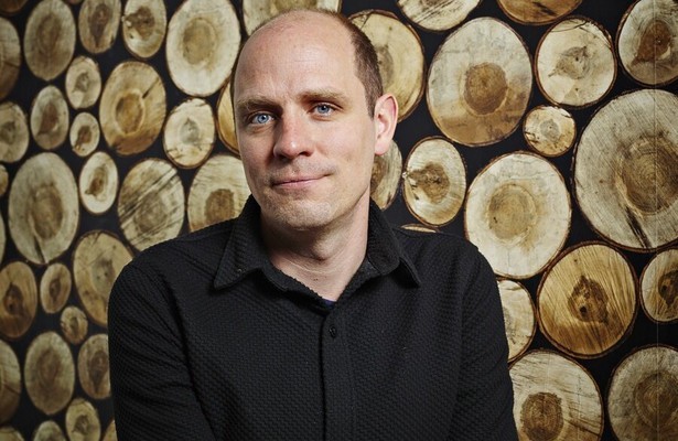 Jelle Brandt Corstius filmt in de loopgraven van Oekraïne - TVgids.nl