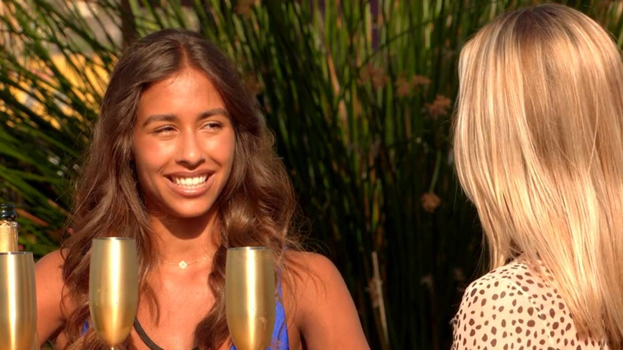 Naomi uit Love Island helemaal gelukkig in de liefde - TVgids.nl