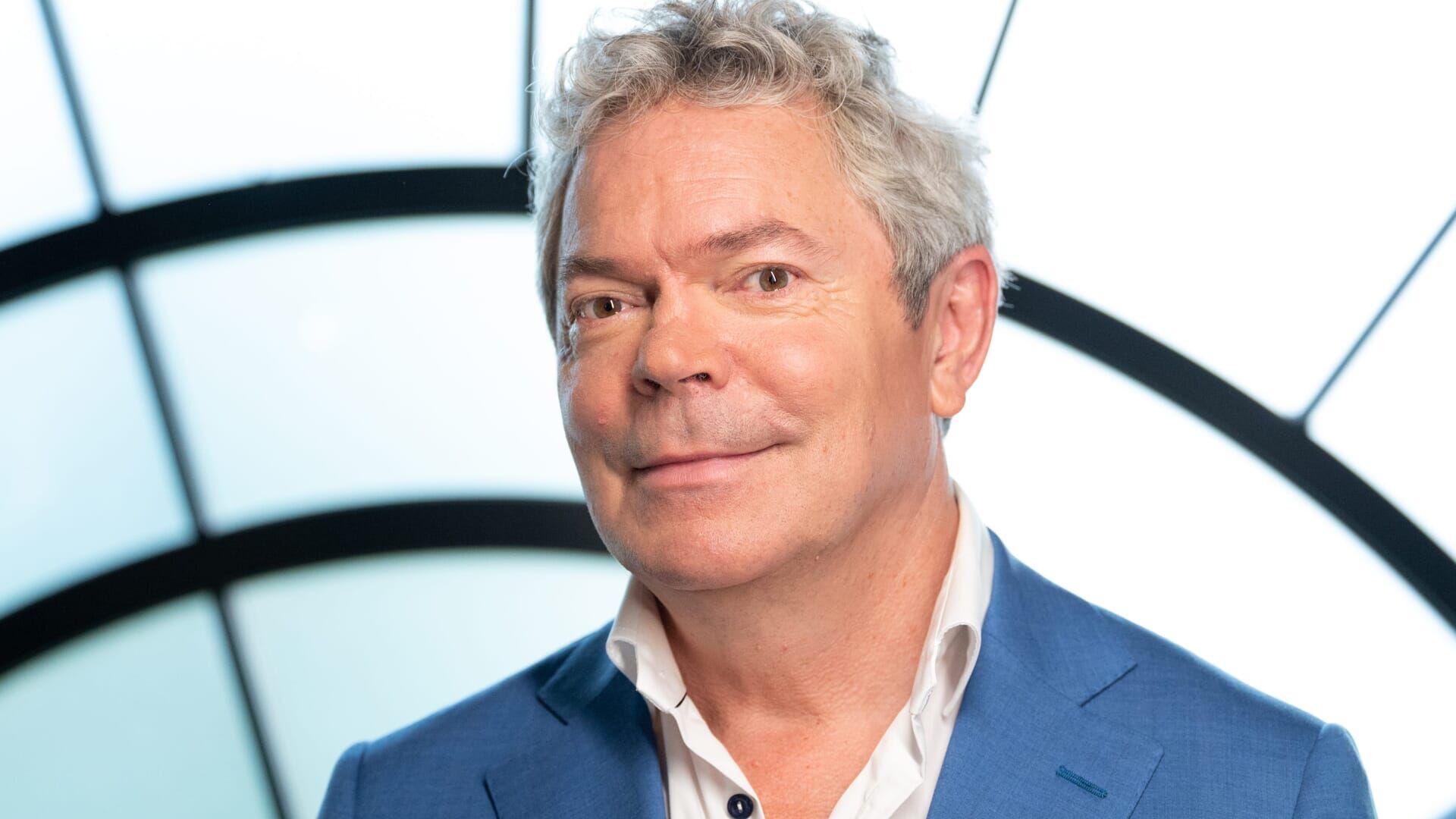 Coen Verbraak praat in Over Leven met Chaja Polak - TVgids.nl
