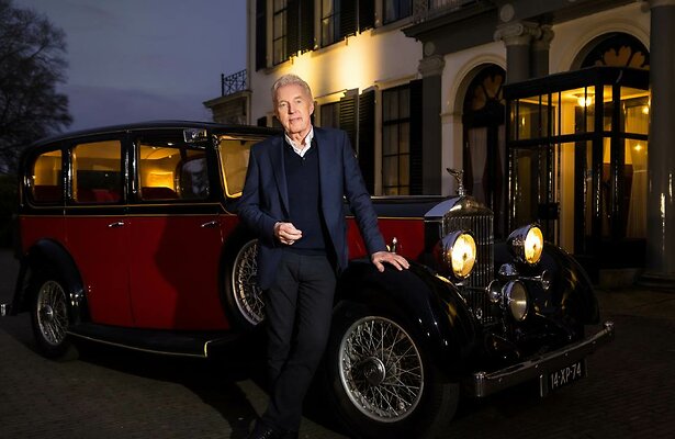 Jochem Myjer stapt in bij André in Bij Van Duin op de Achterbank