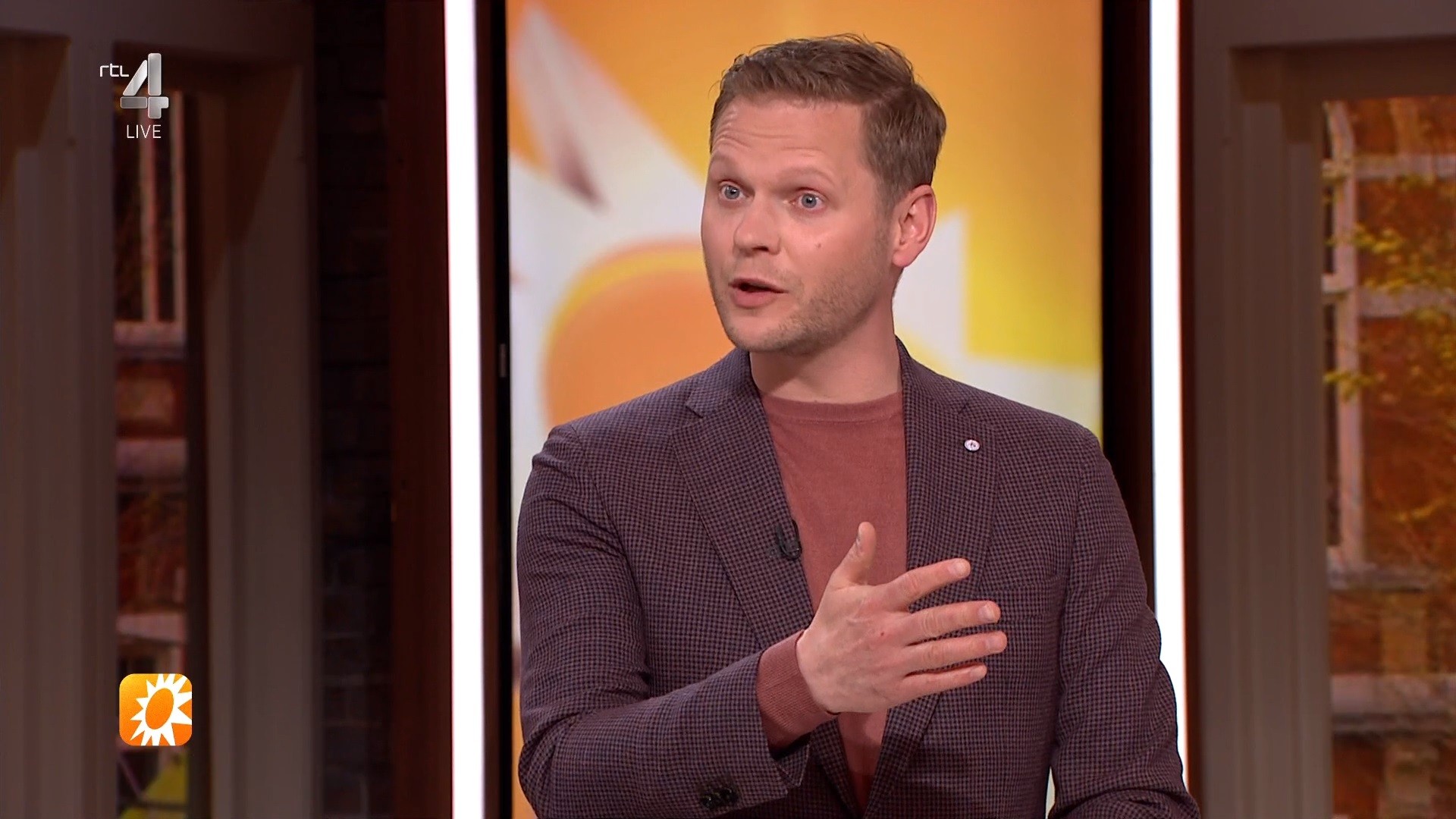 Luuk Ikink behoorlijk in verlegenheid door Linda de Mol - TVgids.nl