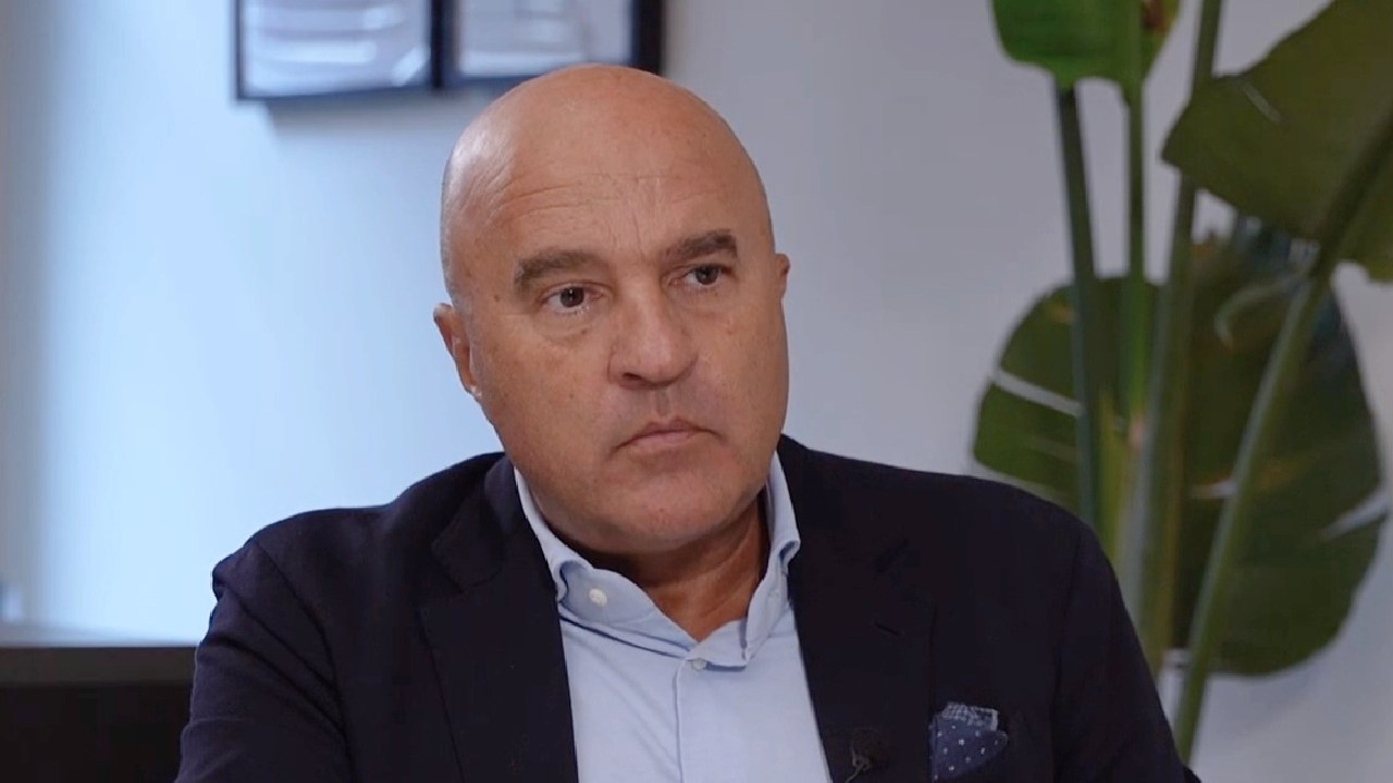 Ontvoerd van John van den Heuvel maakt voor het eerst zijn opwachting