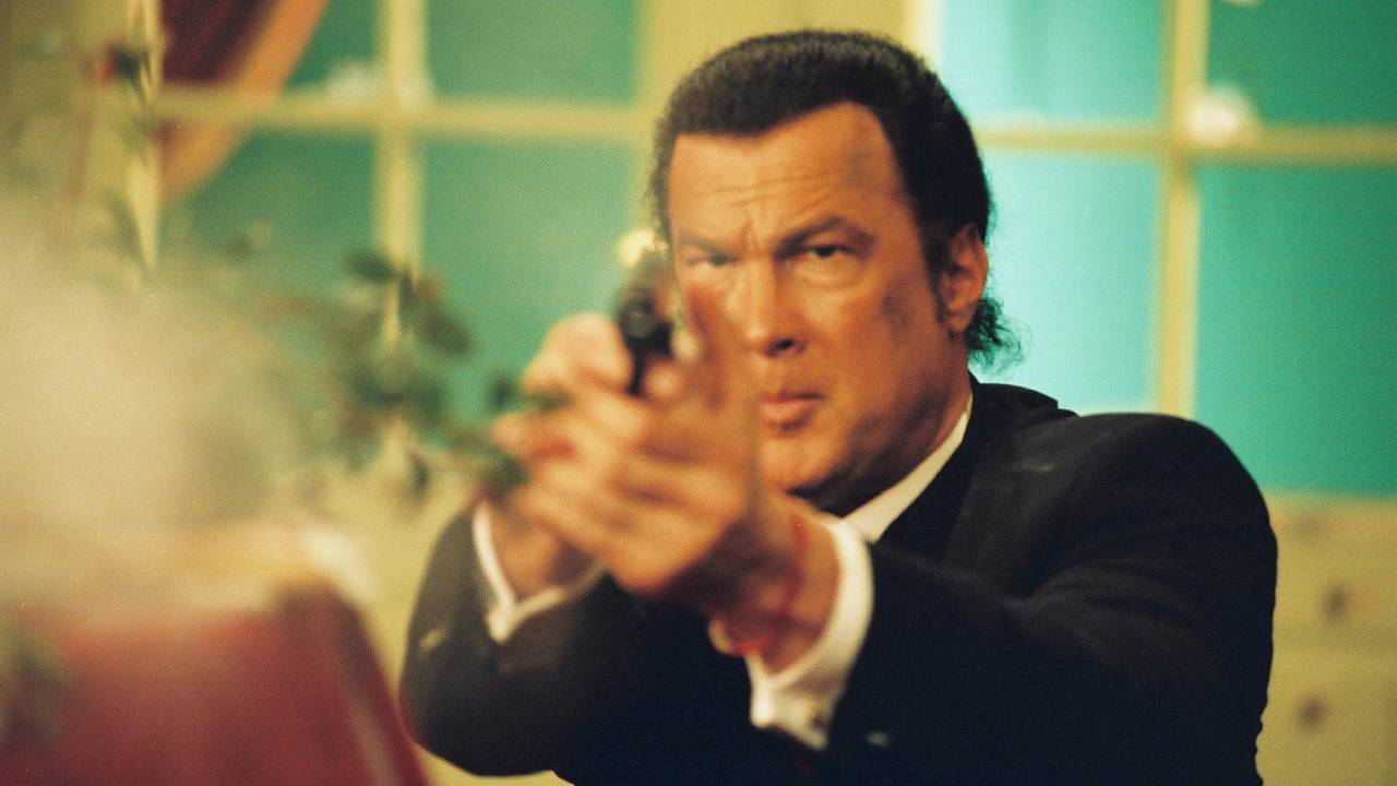 Steven Seagal schiet te hulp in Out of Reach TVgids.nl