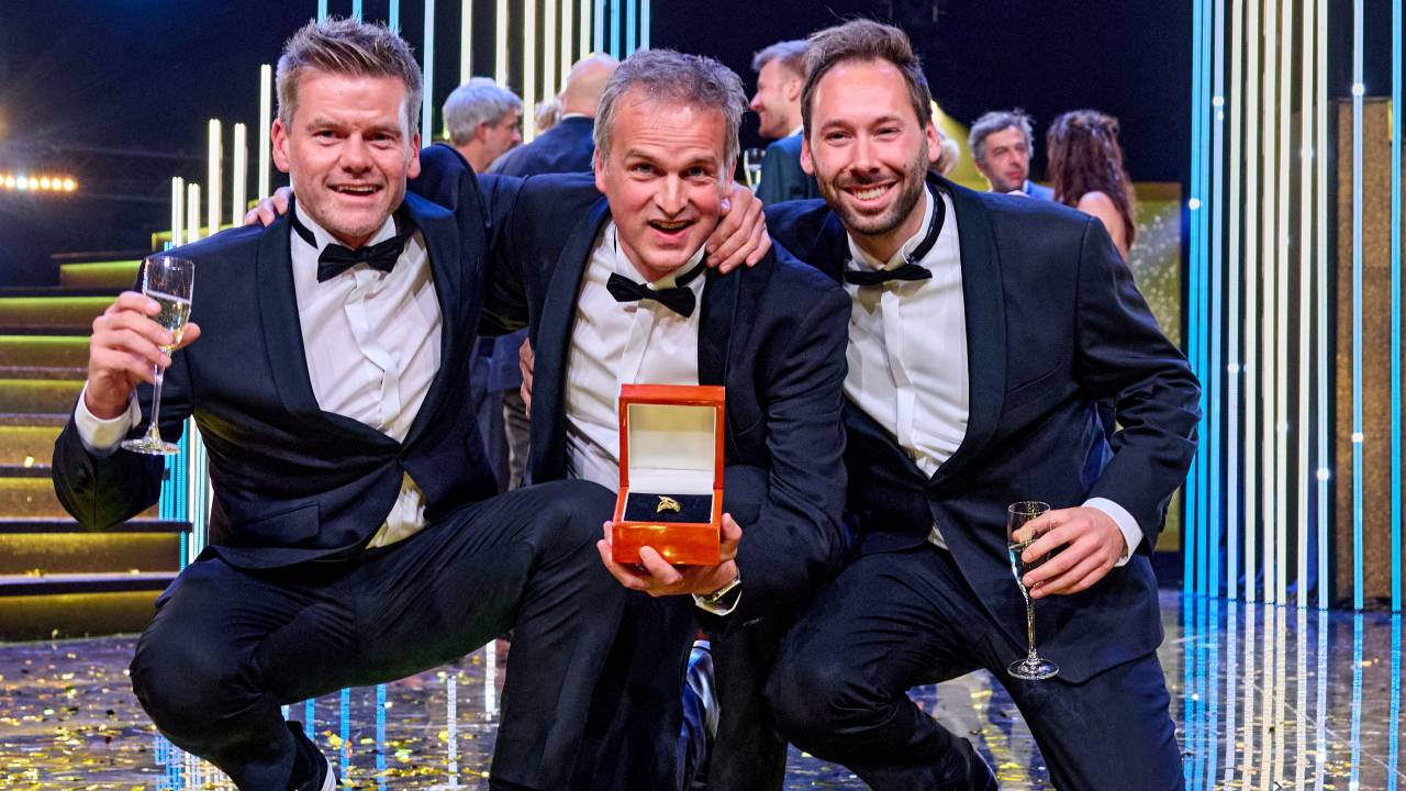 Dwars Door De Lage Landen Wint De Gouden Televizier-Ring 2024 - TVgids.nl