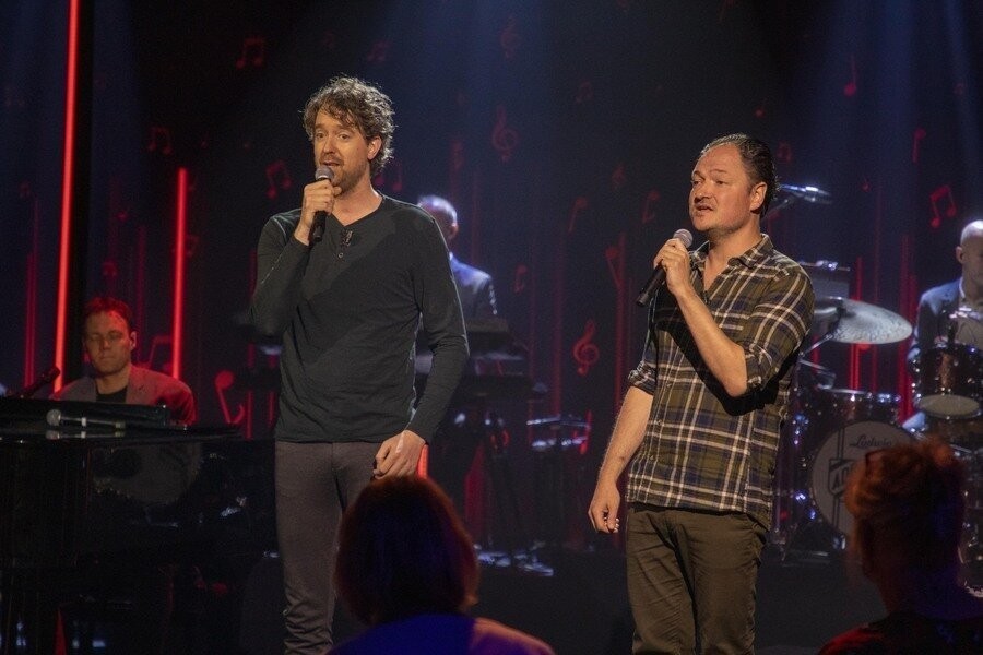 Jeroen Woe en Niels van der Laan in Klassiekers met Kleinsma - TVgids.nl
