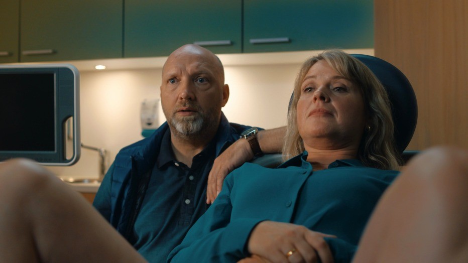 Ricky Koole vertelt alles over de nieuwe komische dramaserie Ten Minste