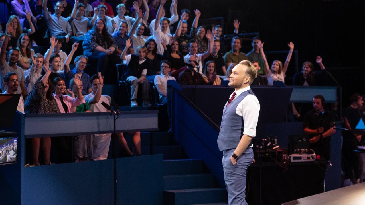 Arjen Lubach is terug met nieuwe reeks van De Avondshow met Arjen