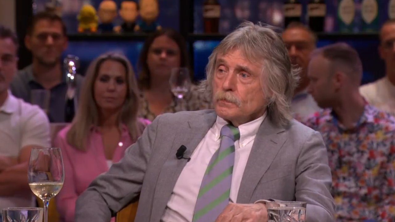 Video: Johan Derksen vol lof over Renze Klamer: 'Hij stelt de juiste