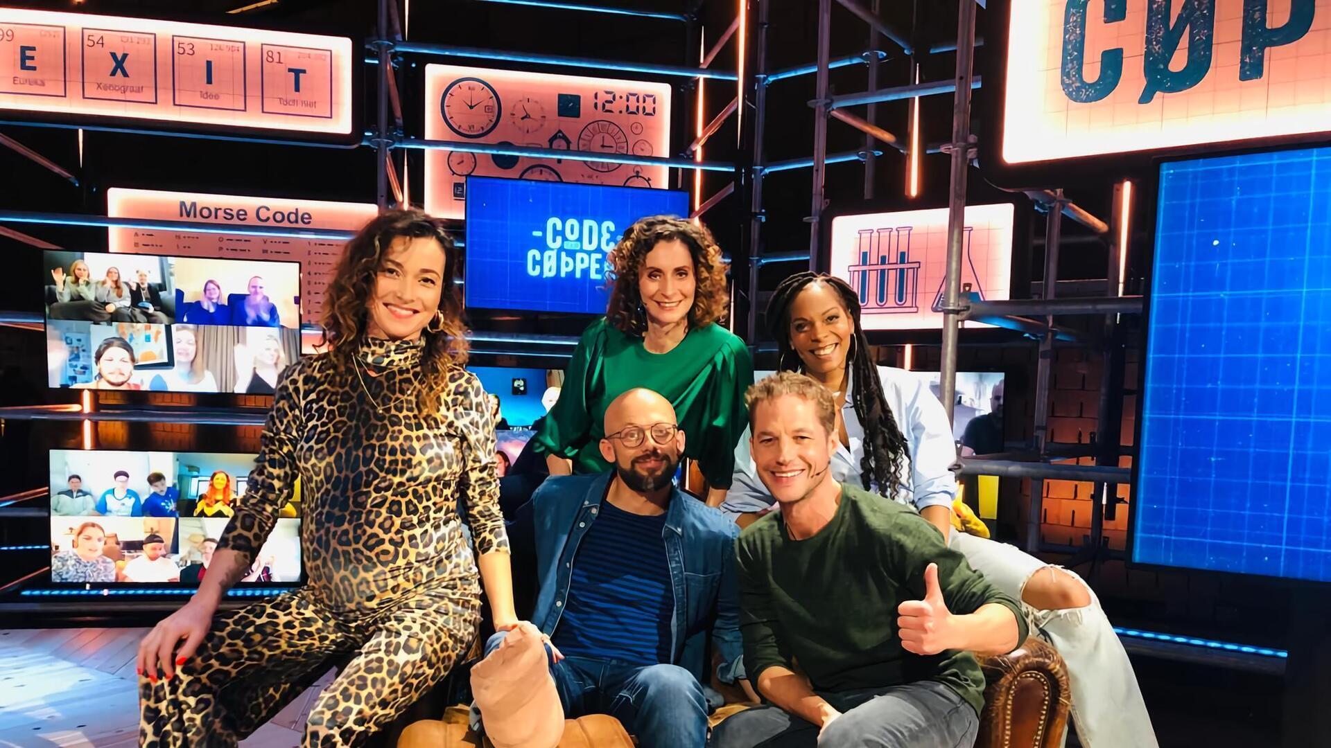 De zusters Schuurman vs musicalsterren in herhaling Code van Coppens op ...