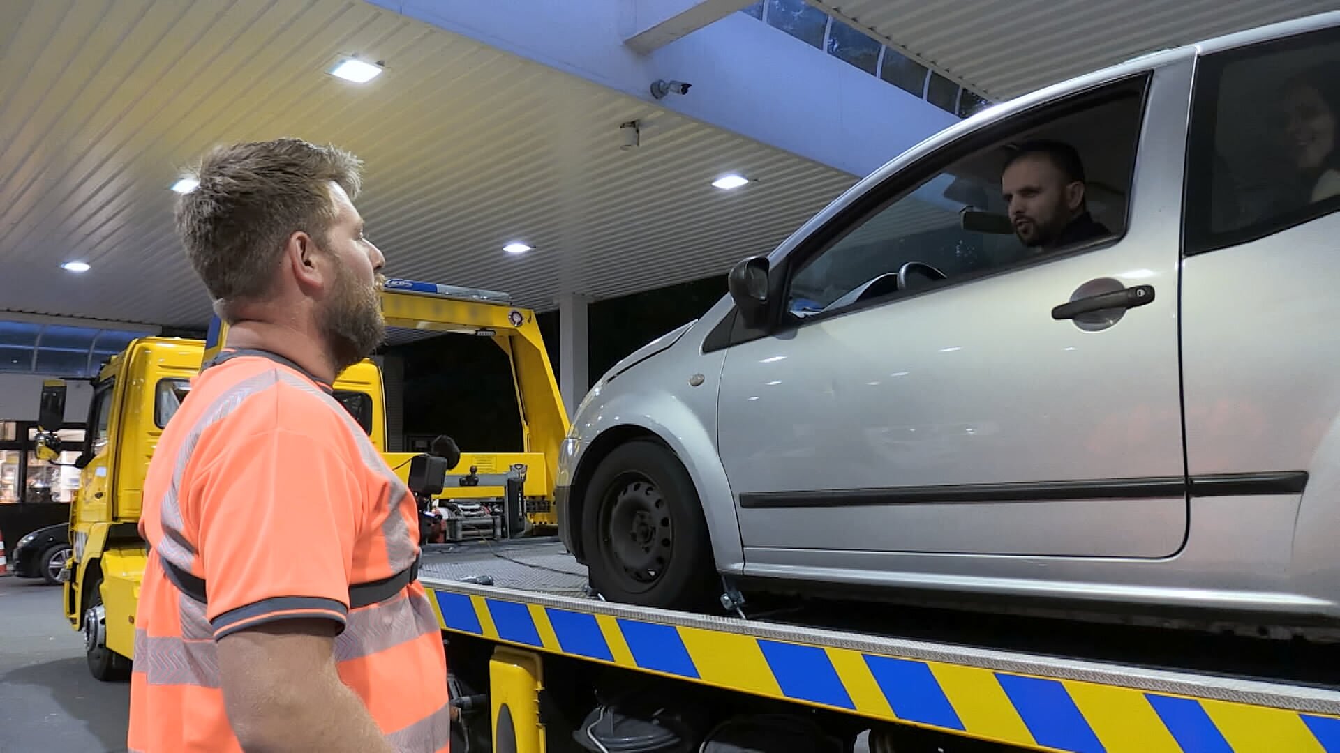 Een hoogzwangere vrouw heeft dringend hulp nodig in de laatste