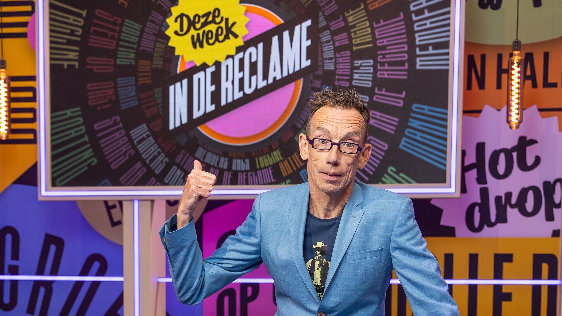 Dolf Jansen van start met zevendelige komische panelshow Deze Week in