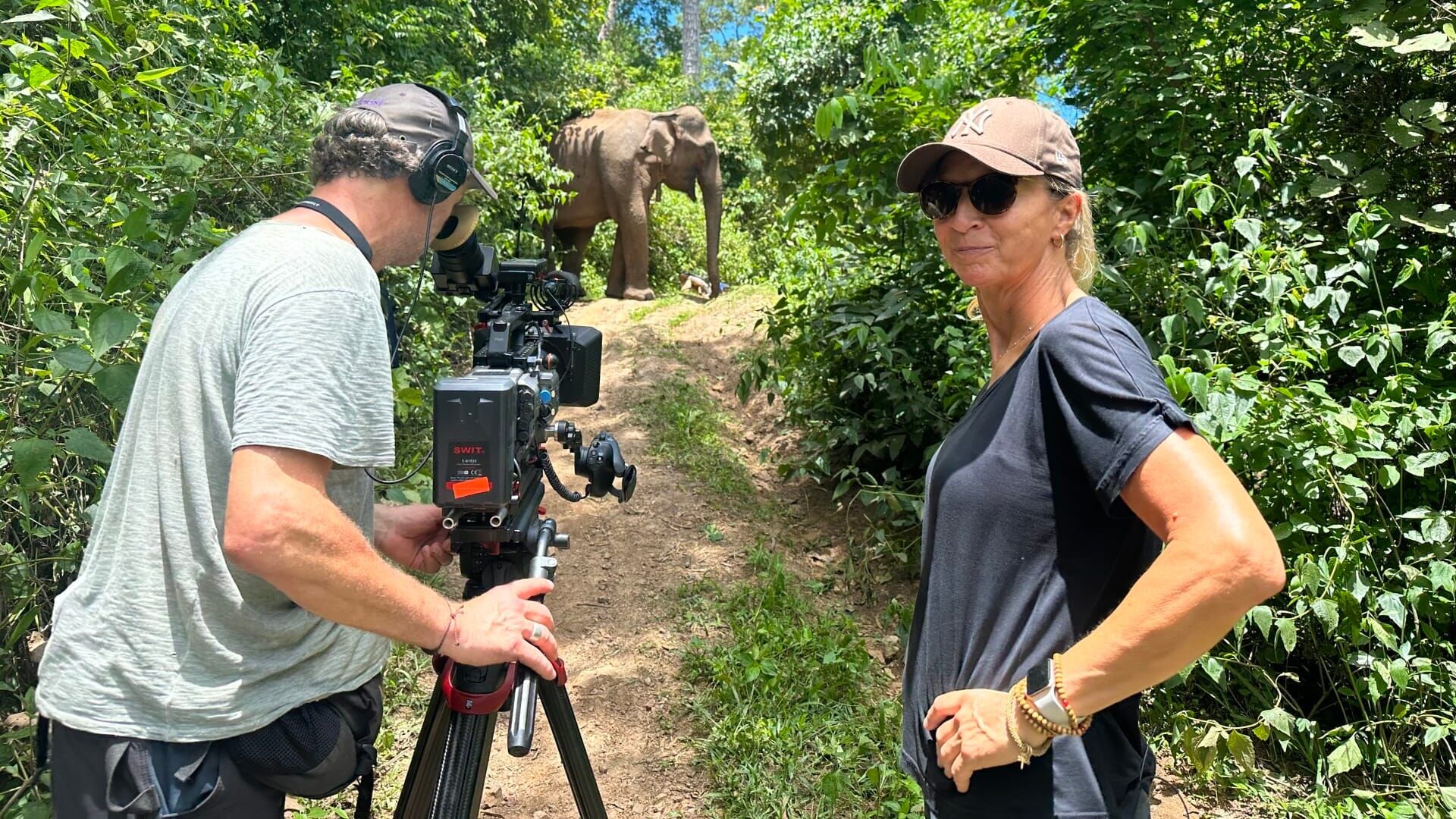 Floortje omringt zich door olifanten in slotaflevering Floortje naar