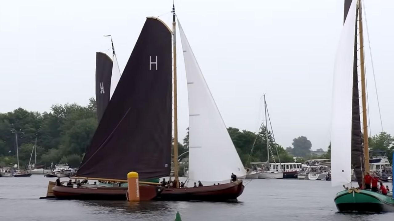 Kijk LIVE: SKS Skûtsjesilen 2025 vanuit De Veenhoop (De Feanhoop)